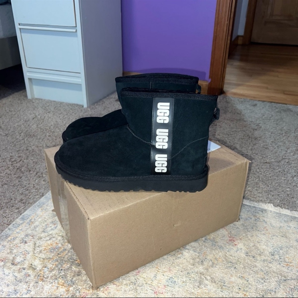 UGG Classic Mini Side Logo Boot